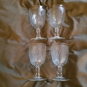 Elegant Clear Glass Goblet Set